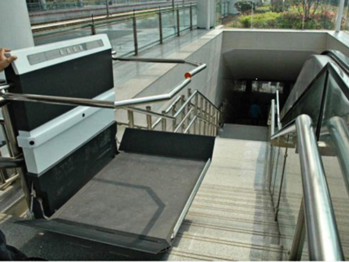 斜掛式輪椅升降平臺